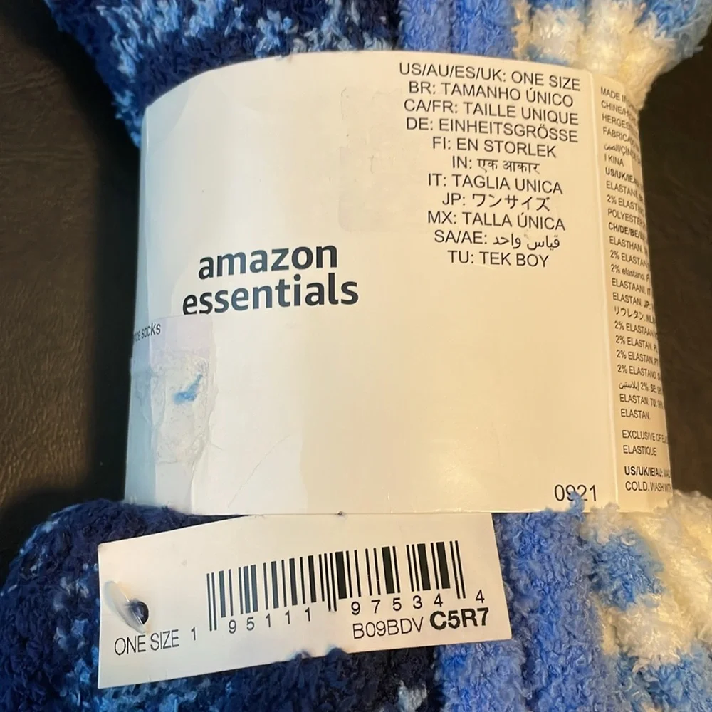 AMAZON ESSENTIALS 4-Pack Fuzzy Non-Slip Grip Bottoms, One Size, Blue white
